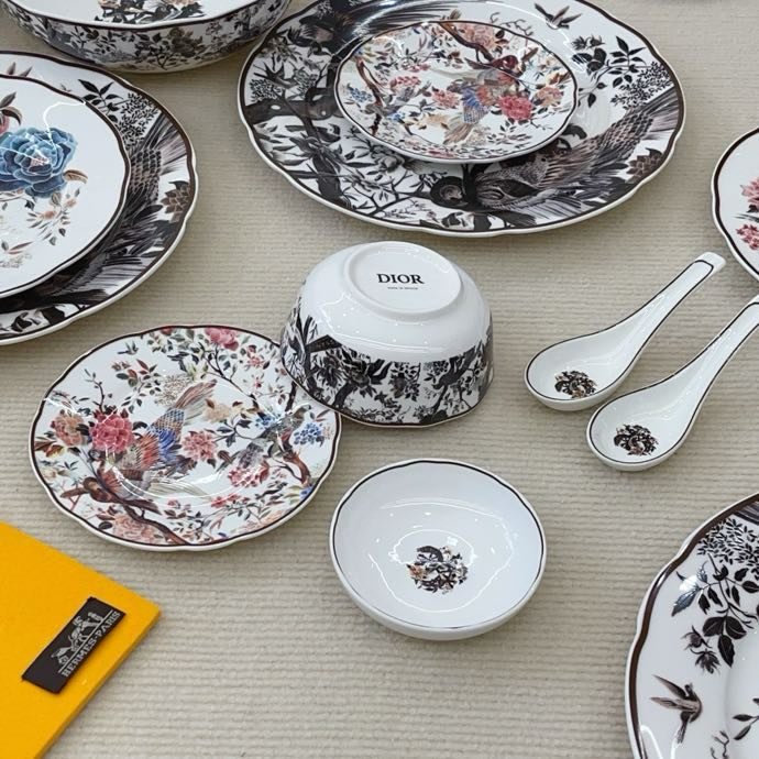 Набор посуды Dior Maison из костаного фарфора, 41 предмет фото 3