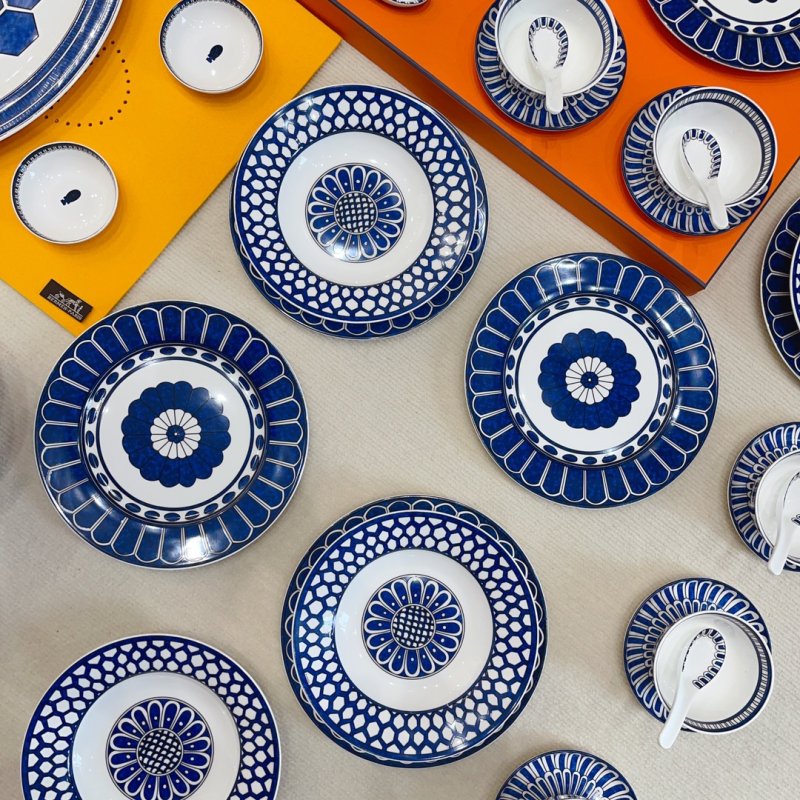 Набор посуды из костяного фарфора на 8 персон фото 3