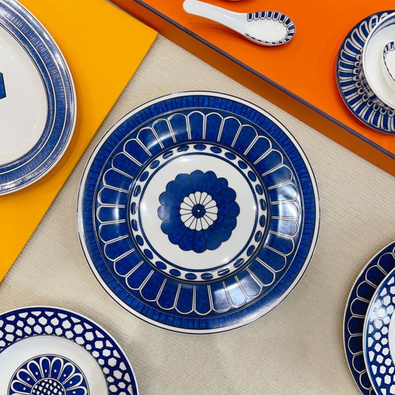 Набор посуды из костяного фарфора на 8 персон фото 5