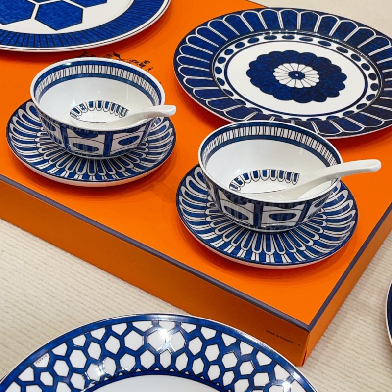 Набор посуды из костяного фарфора на 8 персон фото 7