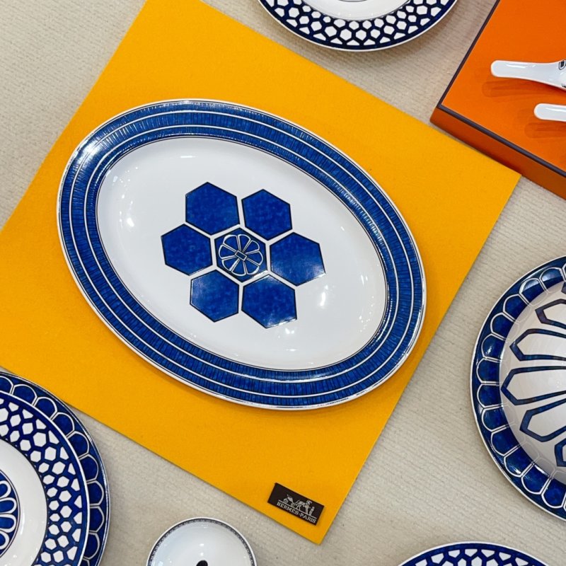 Набор посуды из костяного фарфора на 8 персон фото 8