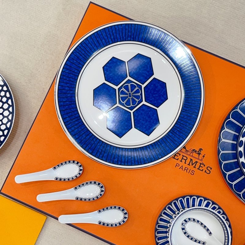 Набор посуды из костяного фарфора на 8 персон фото 9