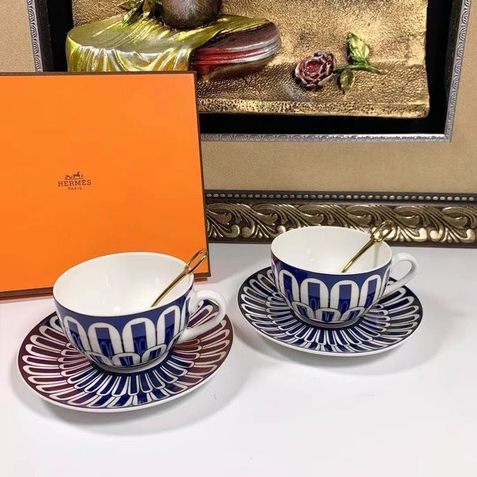 Набор посуды из костяного фарфора