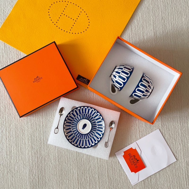 Набор посуды из костяного фарфора фото 2