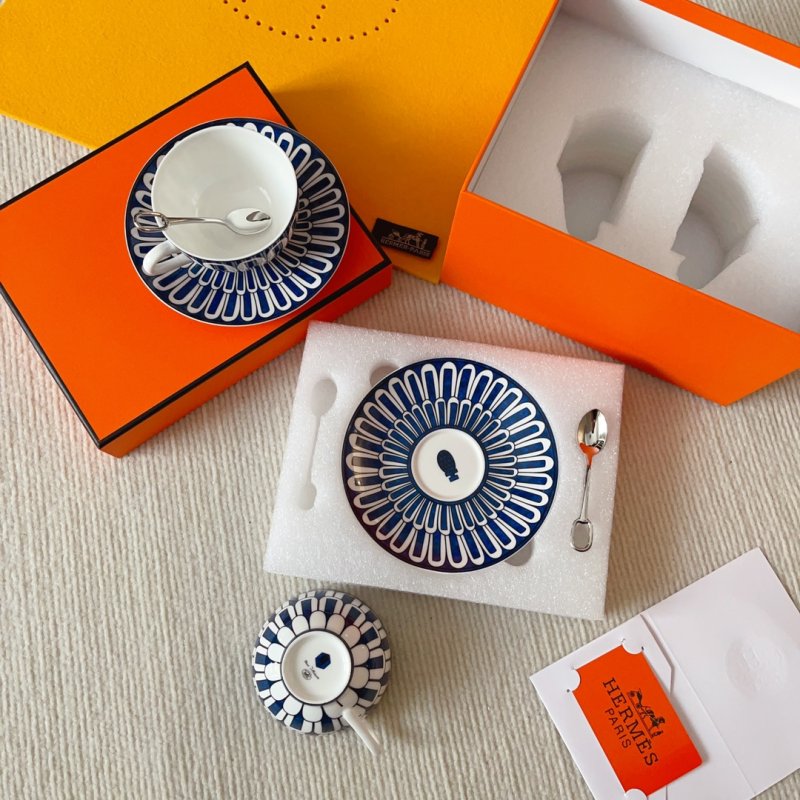 Набор посуды из костяного фарфора фото 3