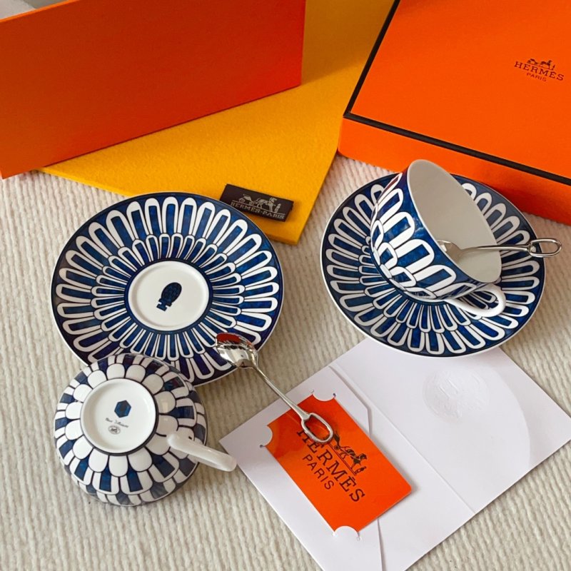 Набор посуды из костяного фарфора фото 5