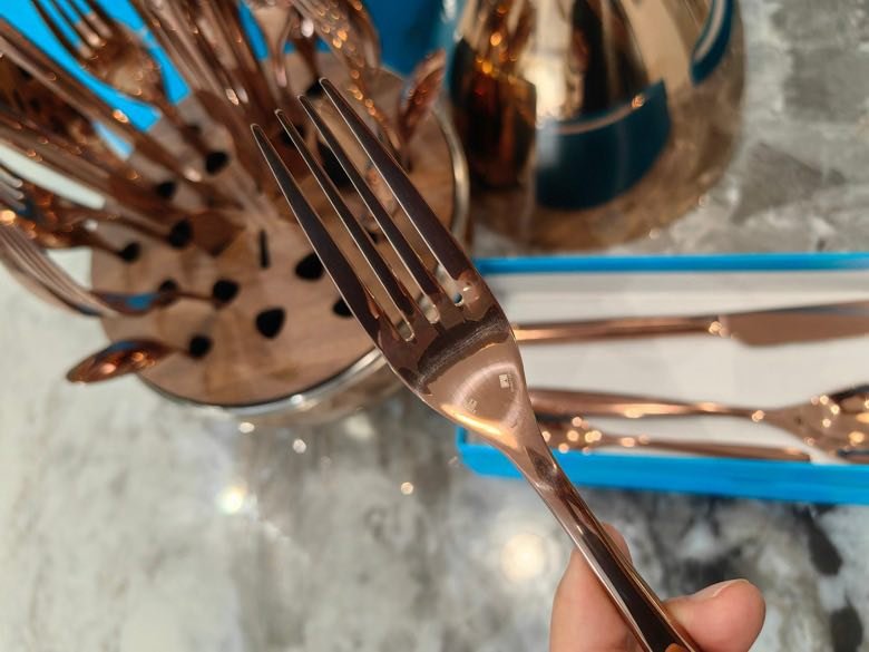 Набор столовых приборов Christofle Quinting Edition яйцо в розовом золоте фото 3