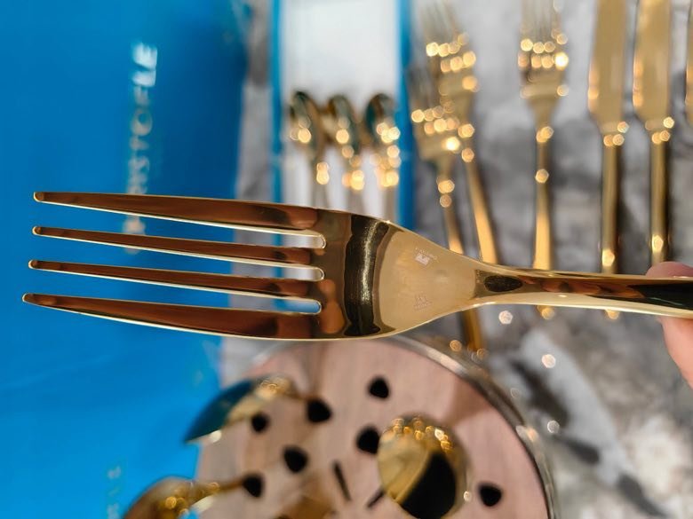 Набор столовых приборов Christofle Quinting Edition яйцо в желтом золоте фото 8