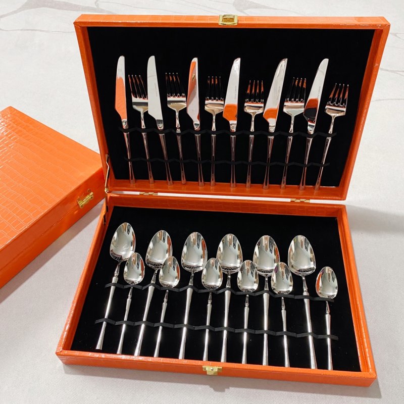 Набор столовых приборов из 24 предметов