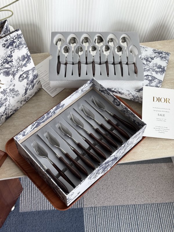 Набор столовых приборов на 6 персон