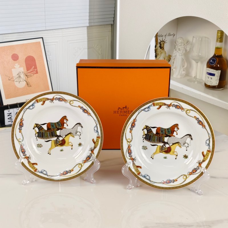 Набор тарелок из костяного фарфора фото 2