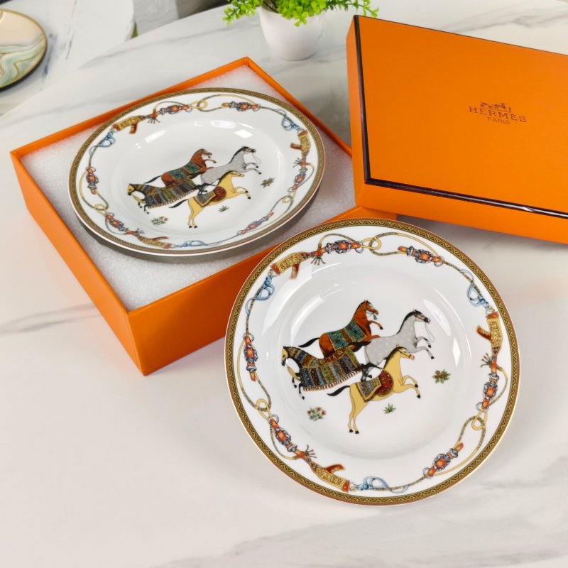 Набор тарелок из костяного фарфора фото 3