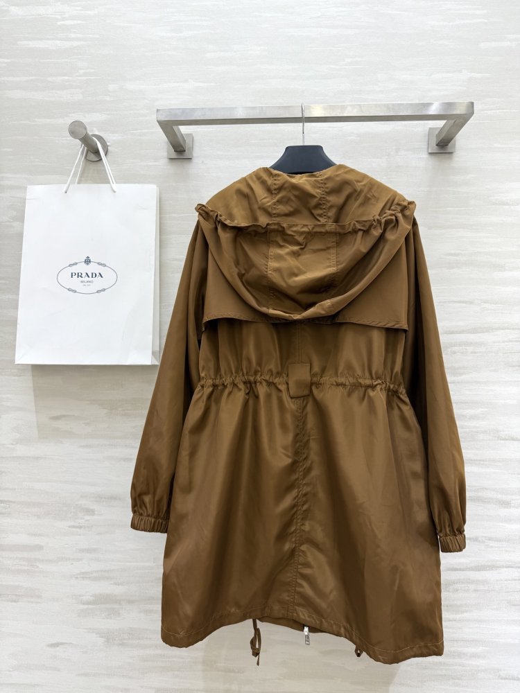 Нейлоновая куртка средней длины с капюшоном фото 7