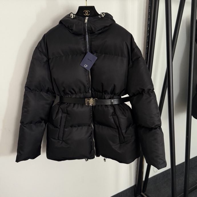 Нейлоновый пуховик женский