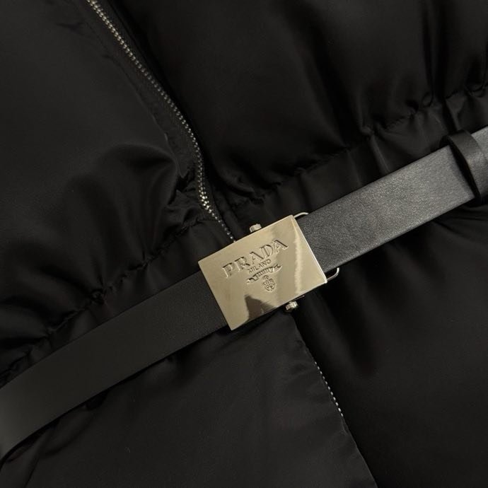 Нейлоновый пуховик женский фото 6