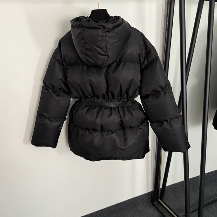 Нейлоновый пуховик женский фото 9