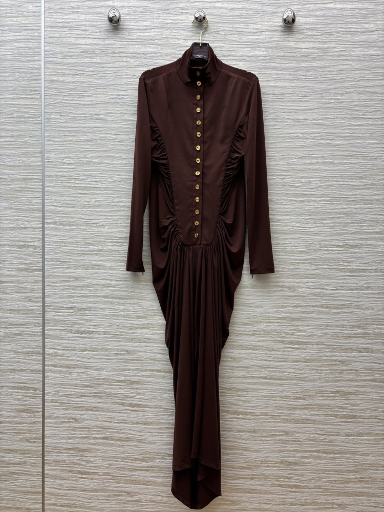 Fitting dress at style retro in French style