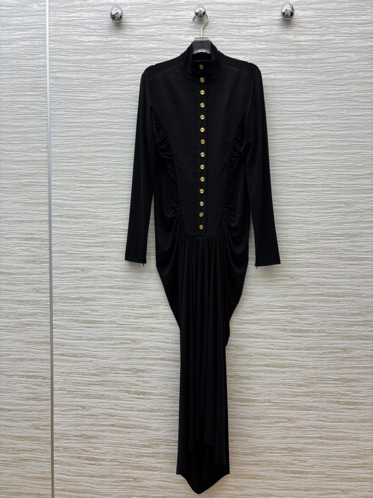 Fitting dress at style retro in French style