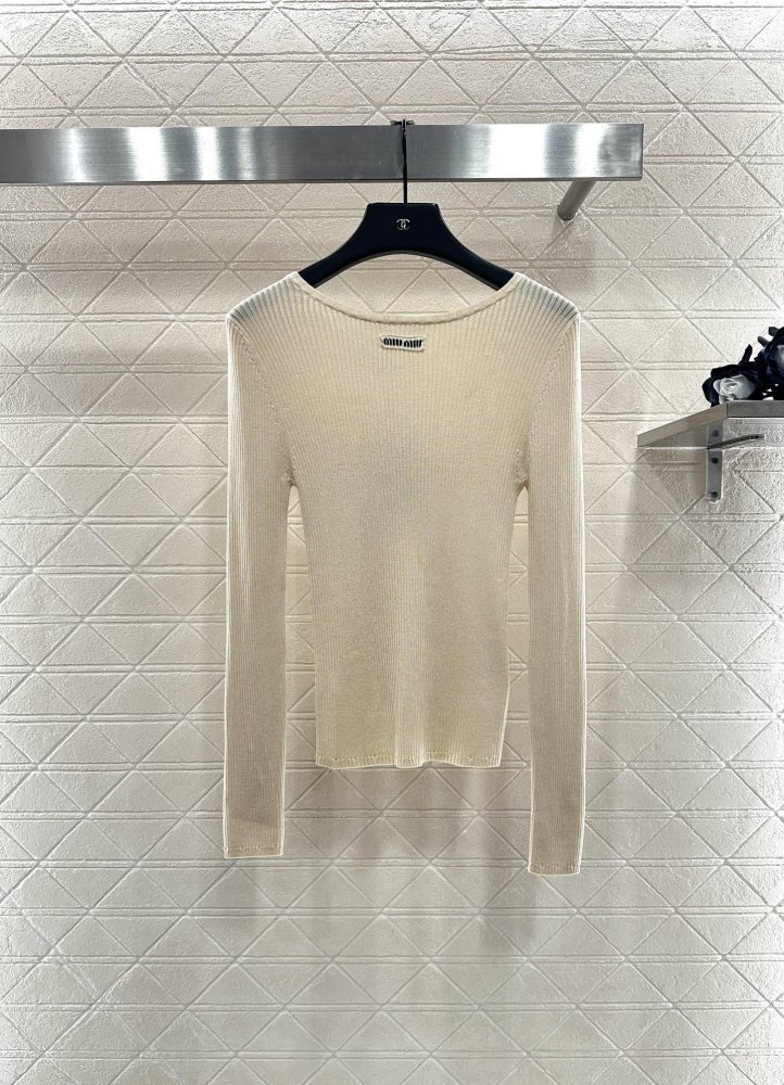 Облегающий трикотажный свитер в полоску с длинными рукавами