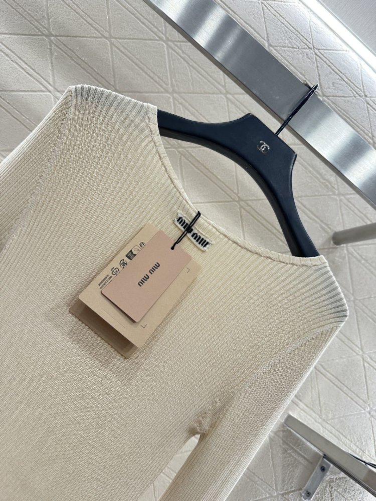 Облегающий трикотажный свитер в полоску с длинными рукавами фото 3