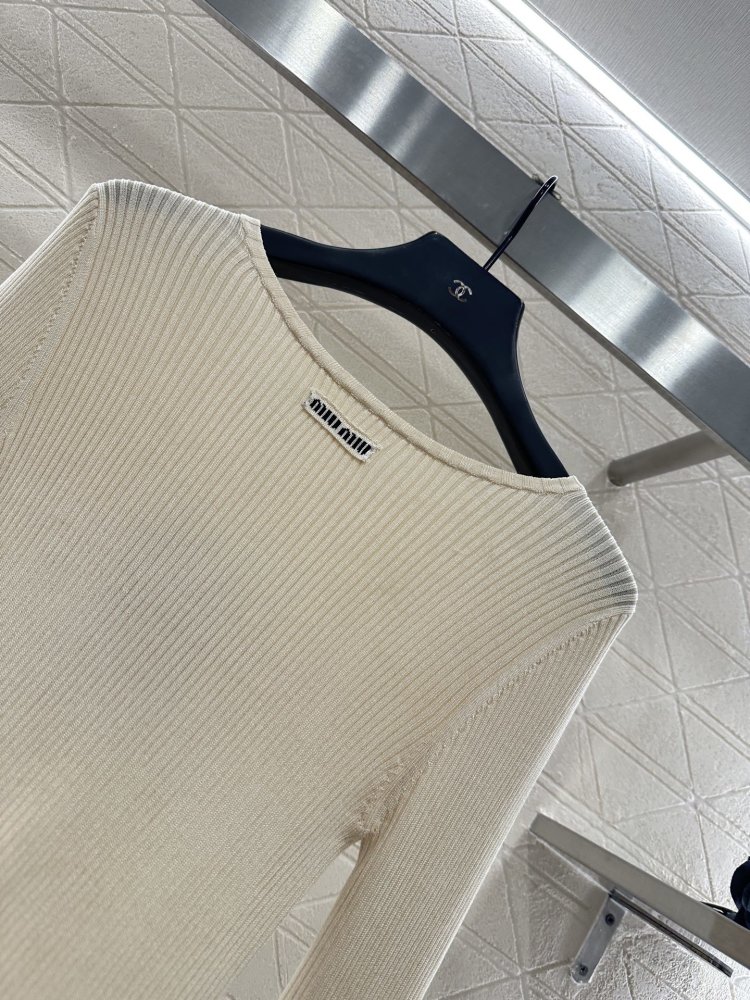 Облегающий трикотажный свитер в полоску с длинными рукавами фото 6