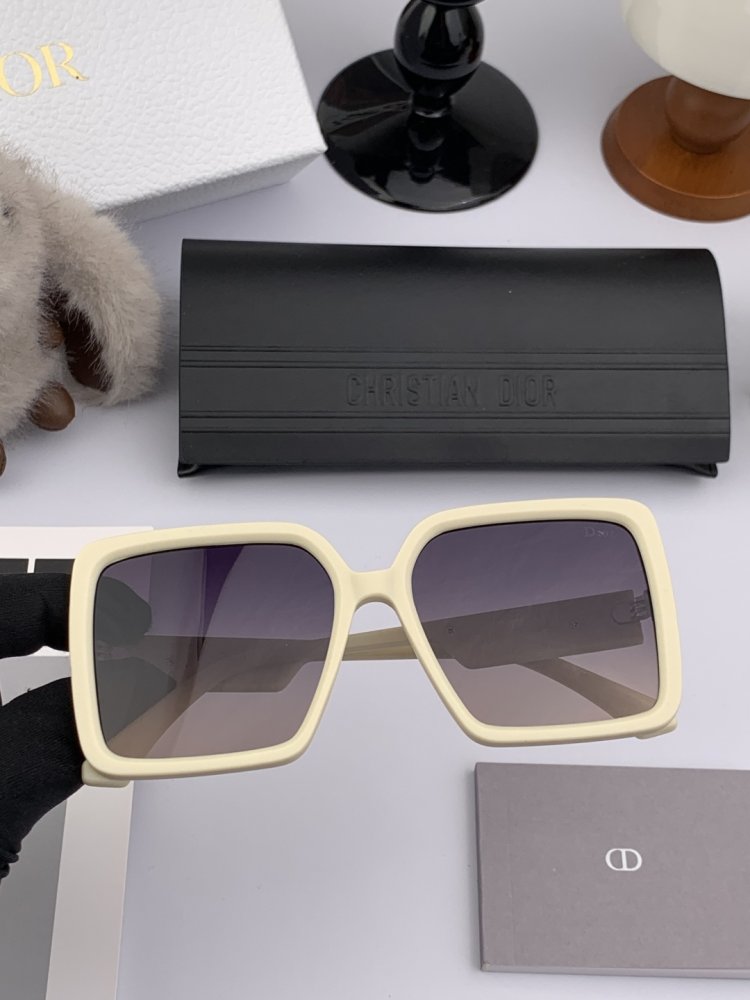 Очки солнцезащитные CD1611