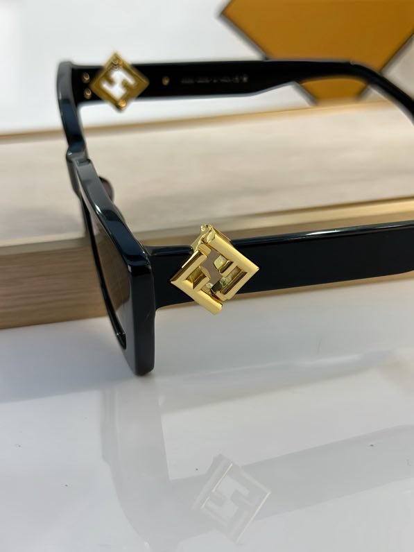 Окуляри сонцезахисні FF40219 фото 2