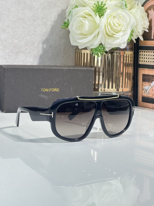 Очки солнцезащитные FT1093 фото 6