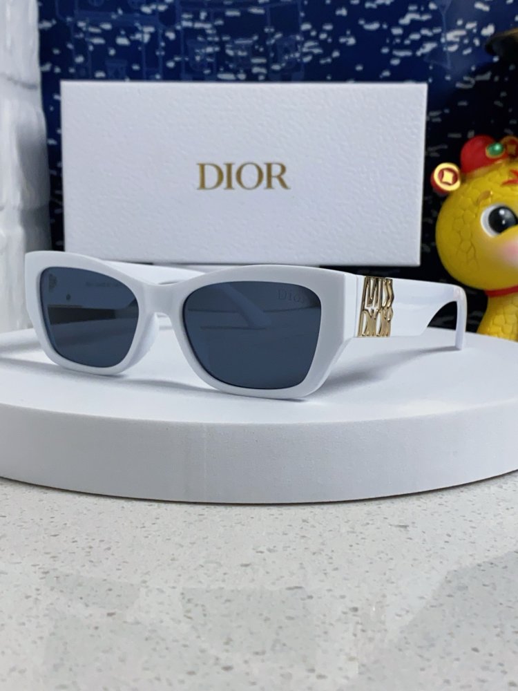 Очки солнцезащитные MISSDIOR S1F