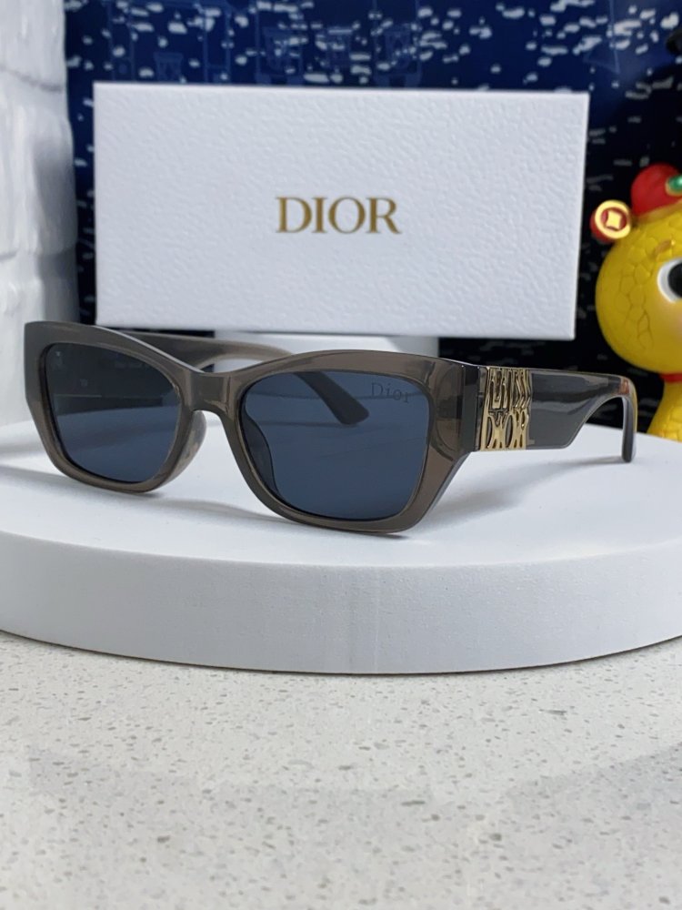 Очки солнцезащитные MISSDIOR S1F