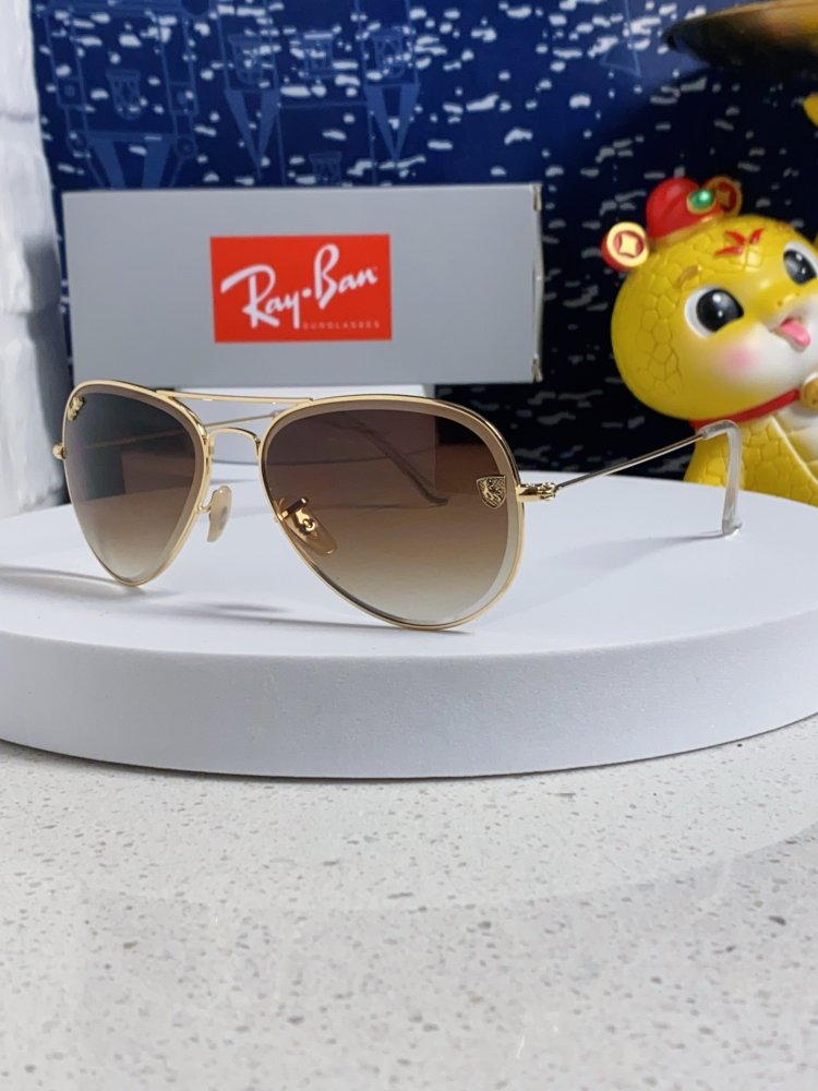 Очки солнцезащитные RB3025