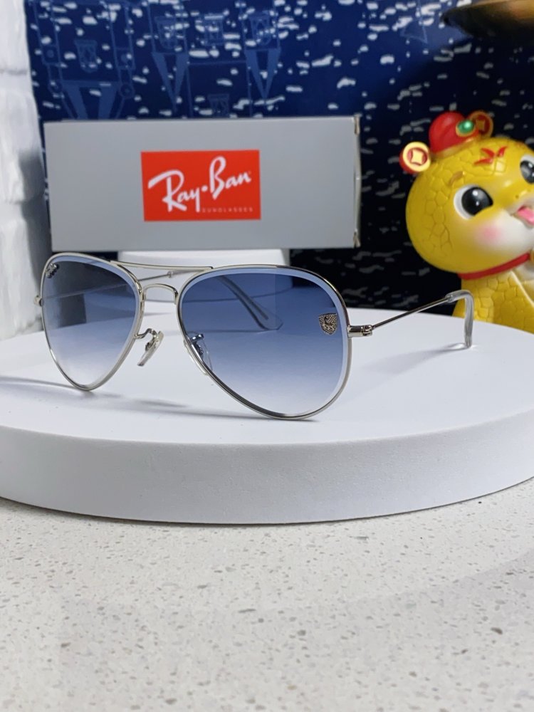 Очки солнцезащитные RB3025