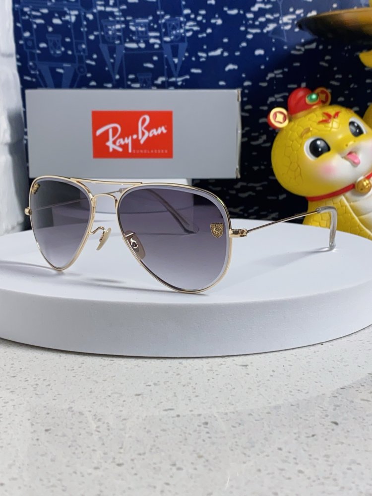 Очки солнцезащитные RB3025