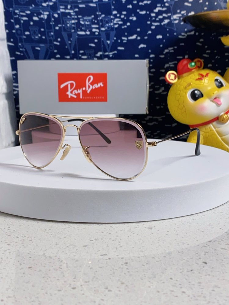 Очки солнцезащитные RB3025