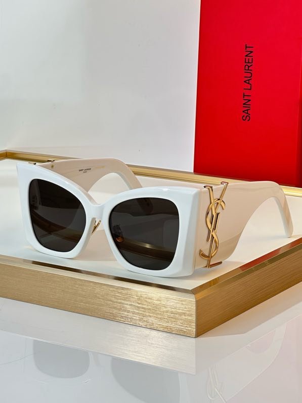 Очки солнцезащитные SLM119