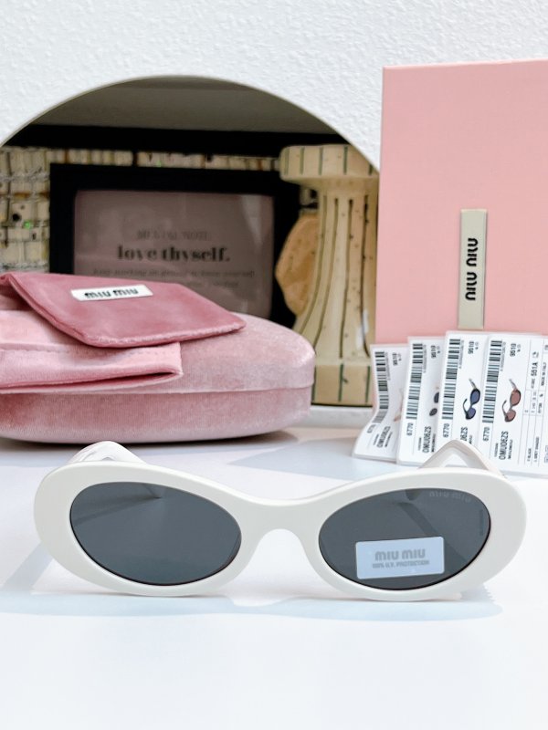 Очки солнцезащитные SMU06ZS фото 3