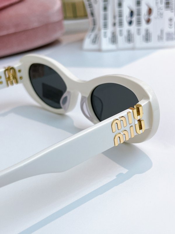 Очки солнцезащитные SMU06ZS фото 7