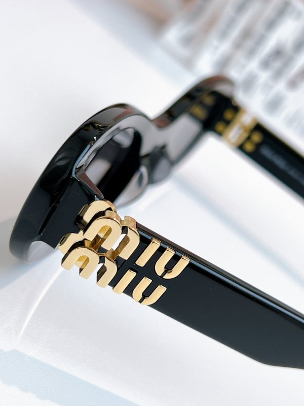 Очки солнцезащитные SMU06ZS фото 8