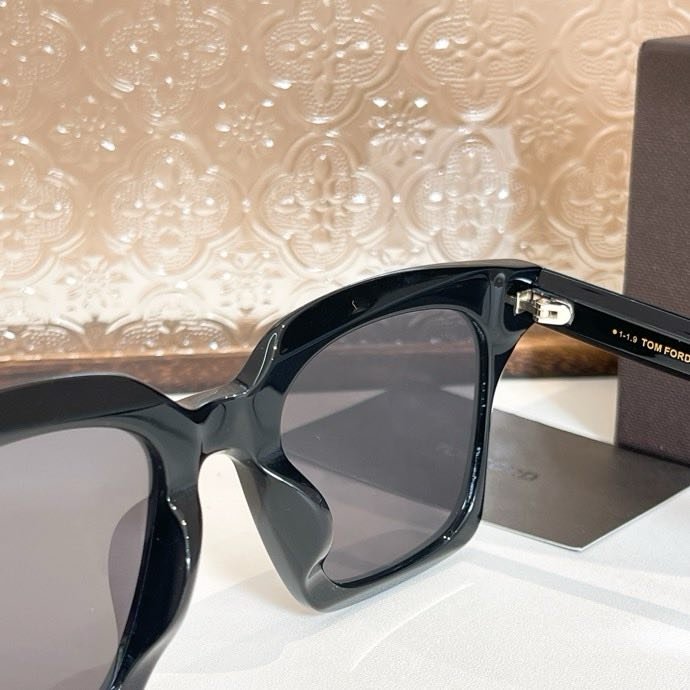 Очки солнцезащитные TF803-K фото 2