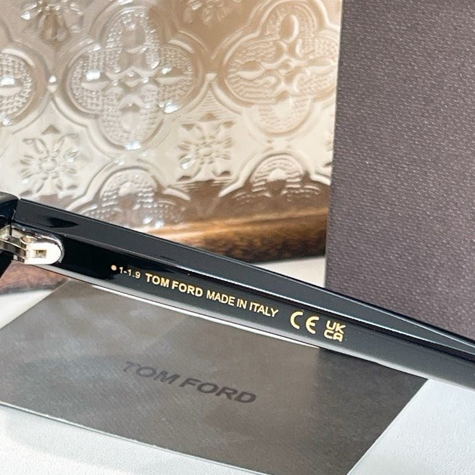 Очки солнцезащитные TF803-K фото 8