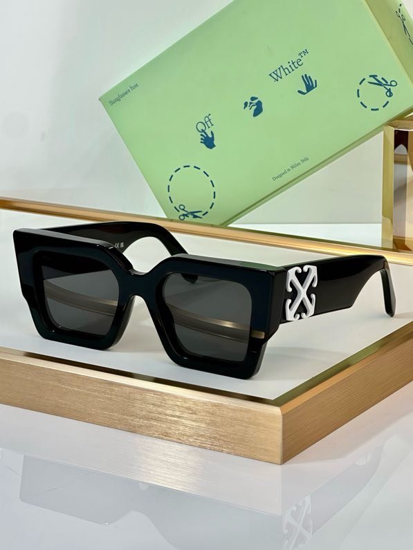 Очки солнцезащитные