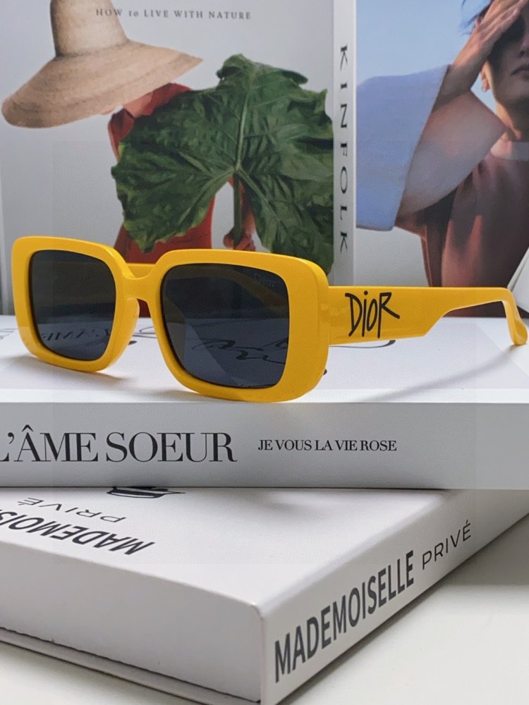 Очки солнцезащитные