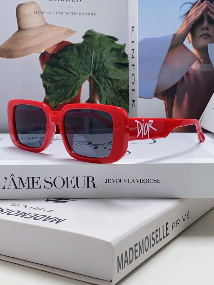 Очки солнцезащитные