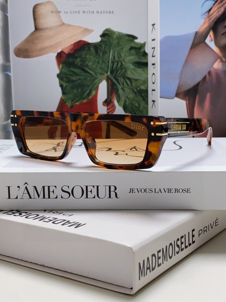 Очки солнцезащитные