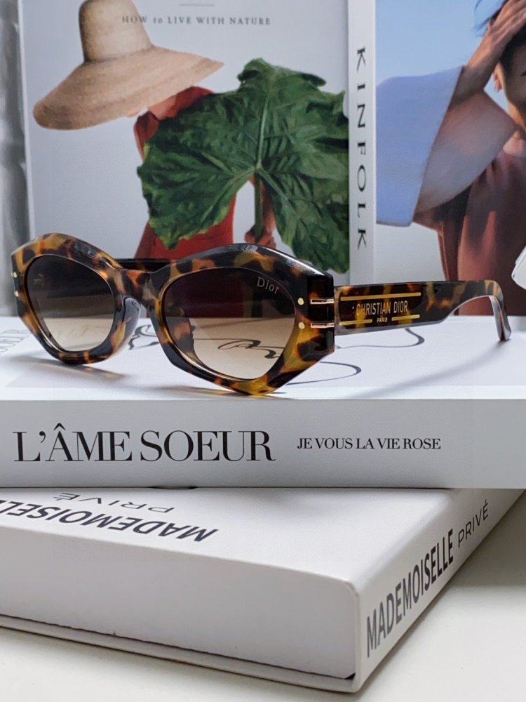 Очки солнцезащитные