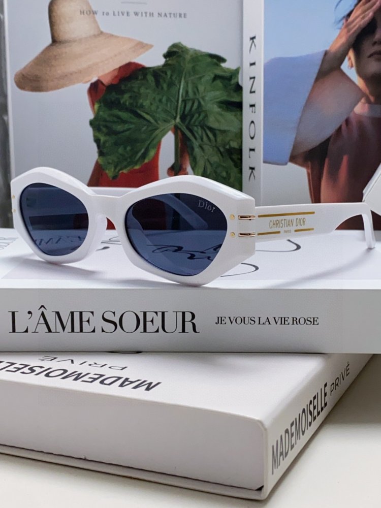 Очки солнцезащитные