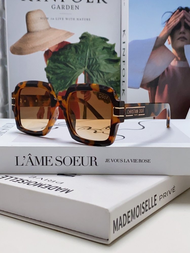 Очки солнцезащитные