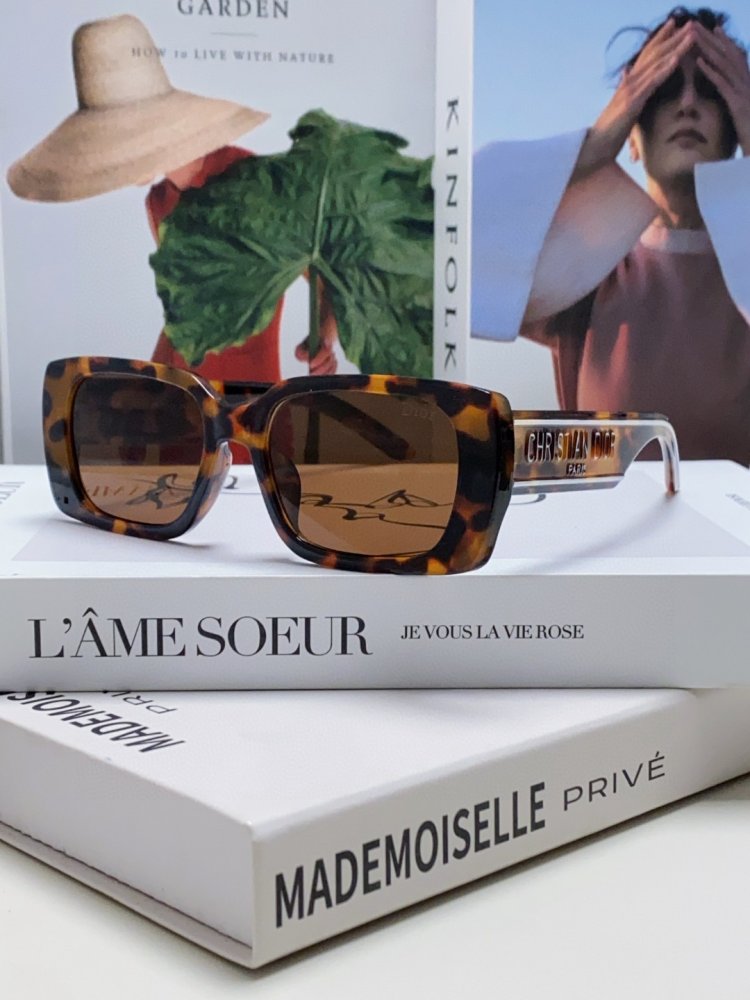 Очки солнцезащитные