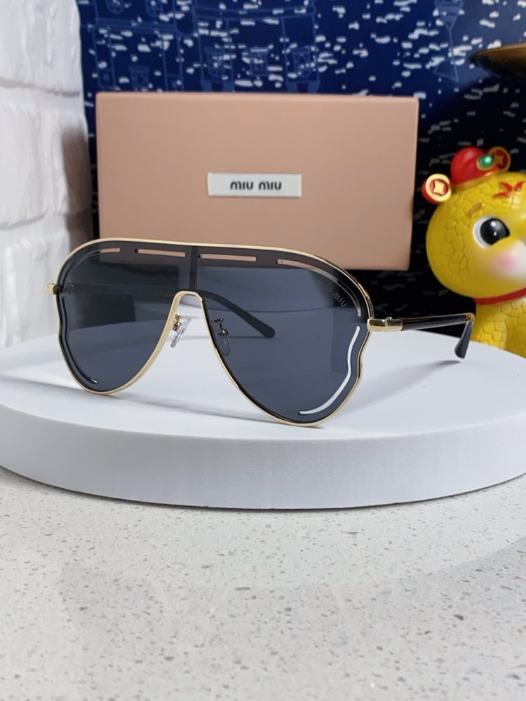 Очки солнцезащитные