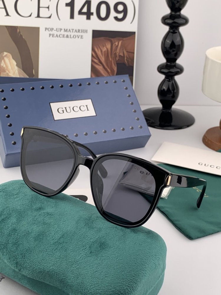 Очки солнцезащитные